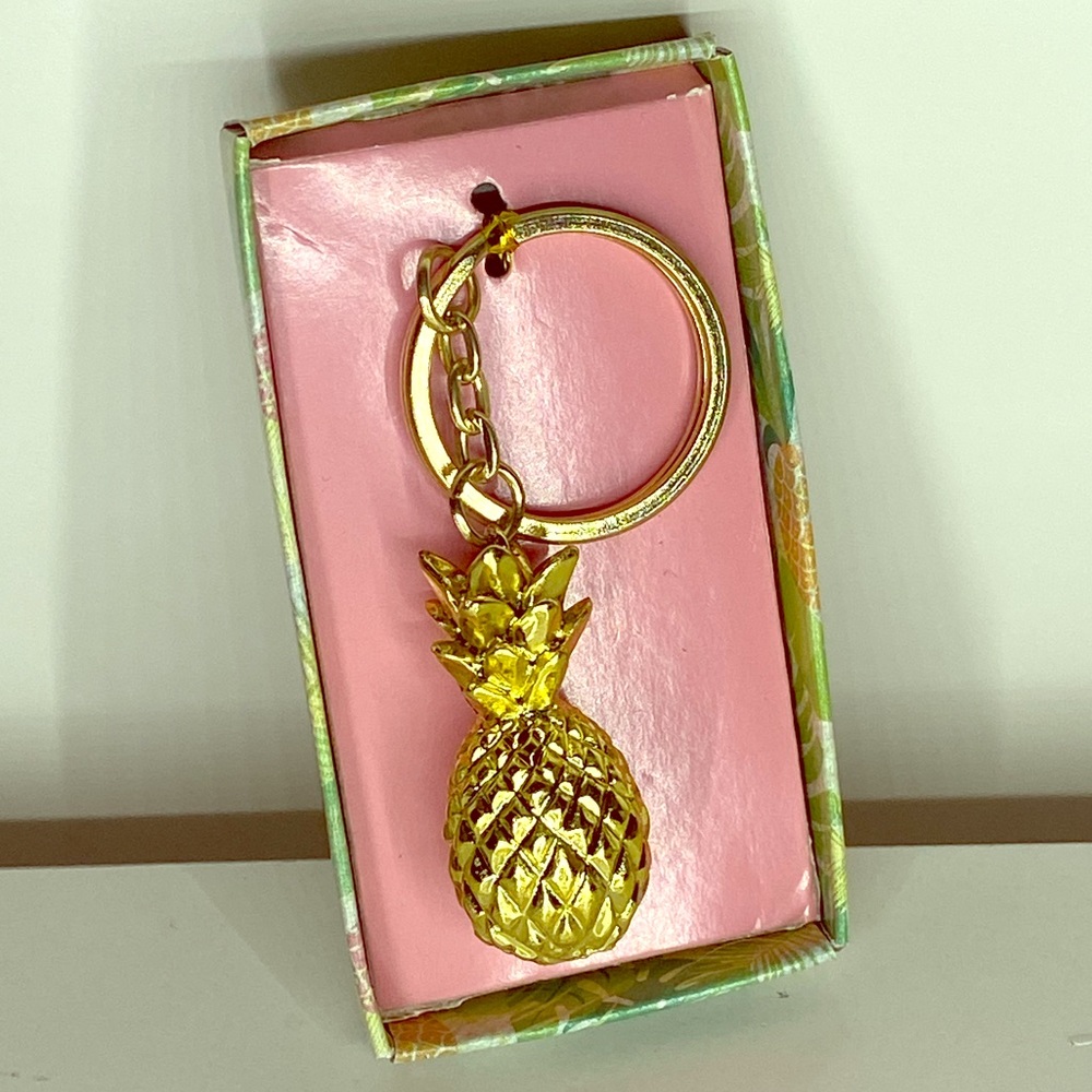 Gold pineapple keychain
